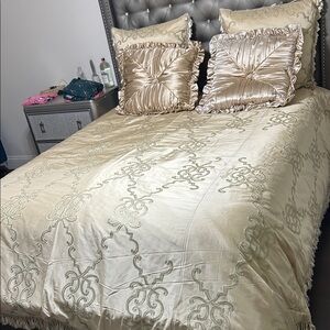 Elegant Cream Bedding Set